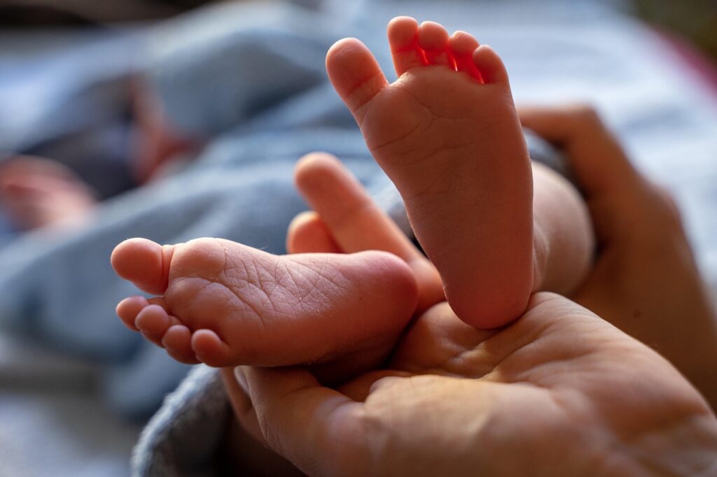 足の臭いを家族に指摘された時の効果的な対策は？